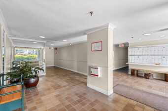 #101 -2119 Bellevue Avenue